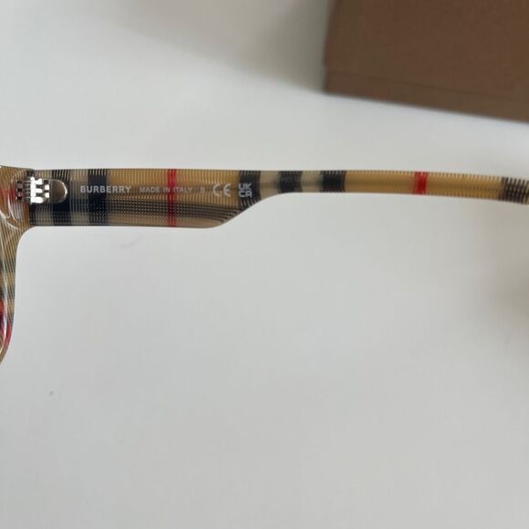 💯 authentic iconic Burberry unisex square sunglasses - Picture 7 of 8